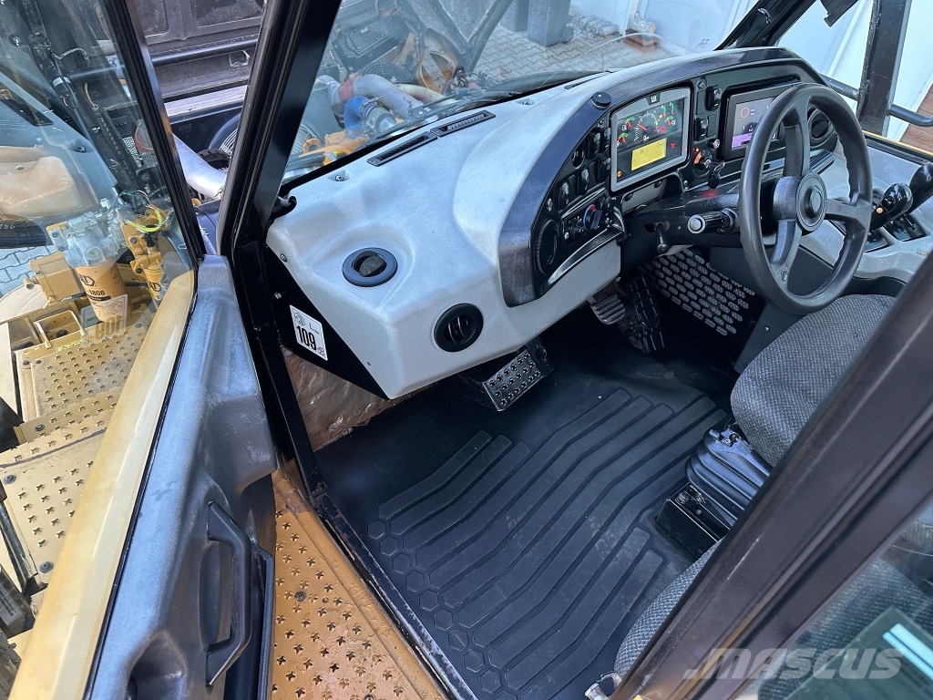 CAT VOLVO BELL 730 Dumper - Knickgelenk