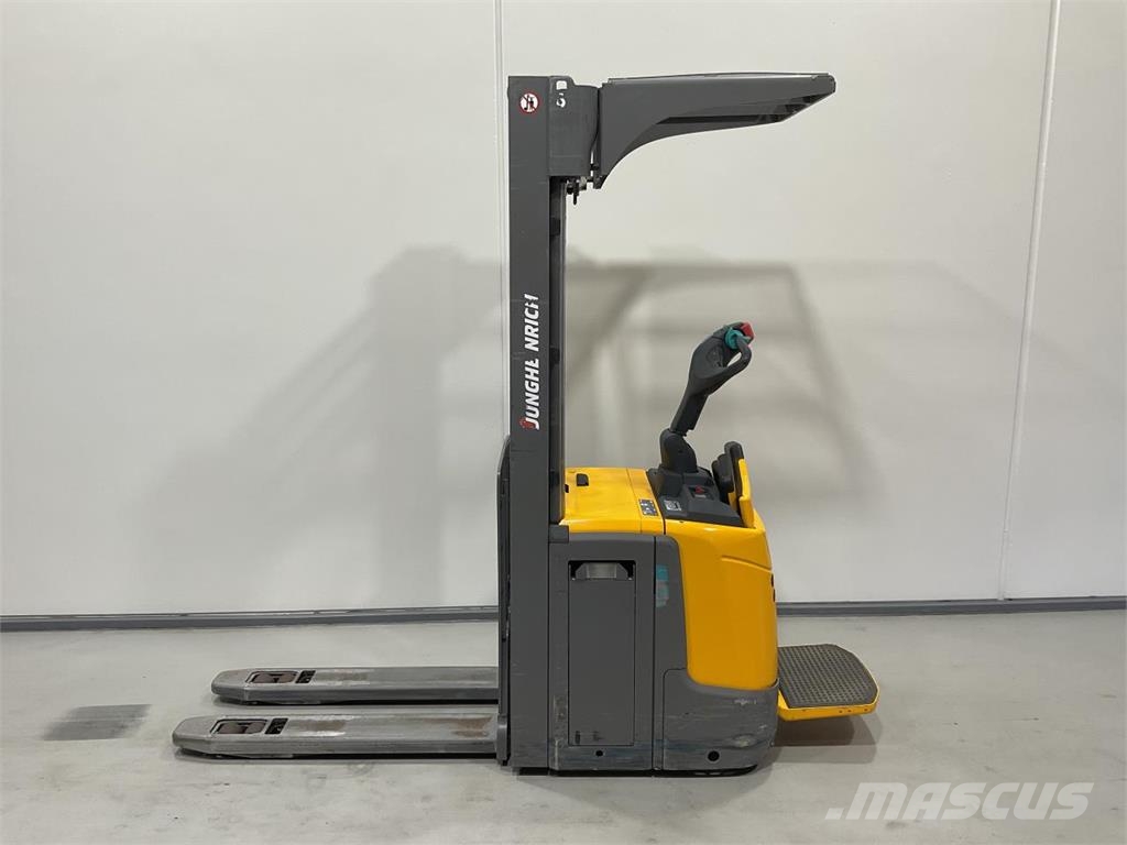 Jungheinrich ERC 216Z Platvormiga virnastajad