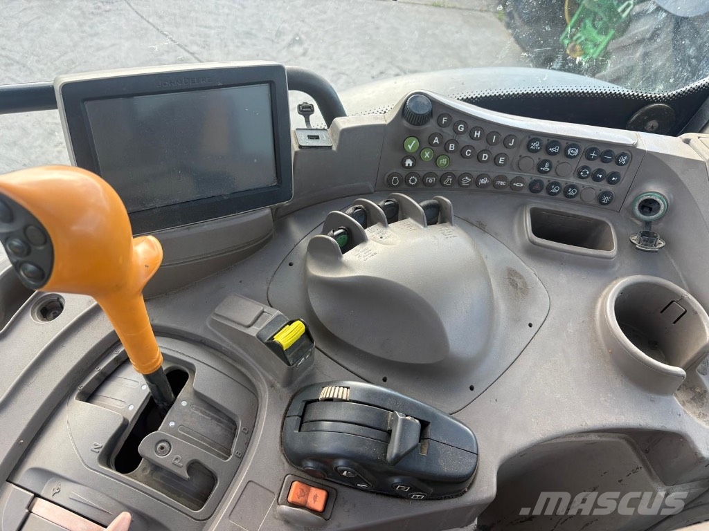 John Deere 6150 R الجرارات