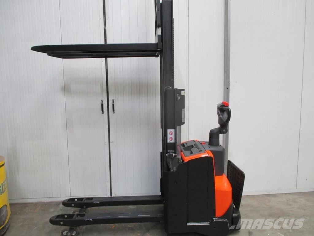 BT SWE200D Pallettruck met meerij platform