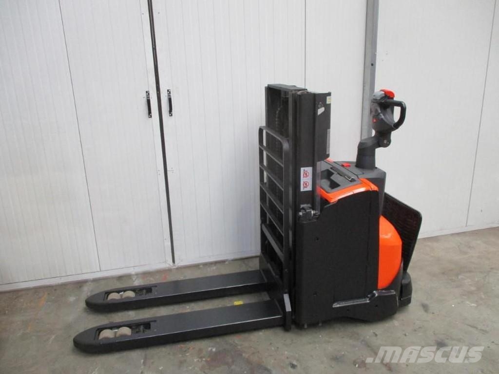 BT SWE200D Pallettruck met meerij platform
