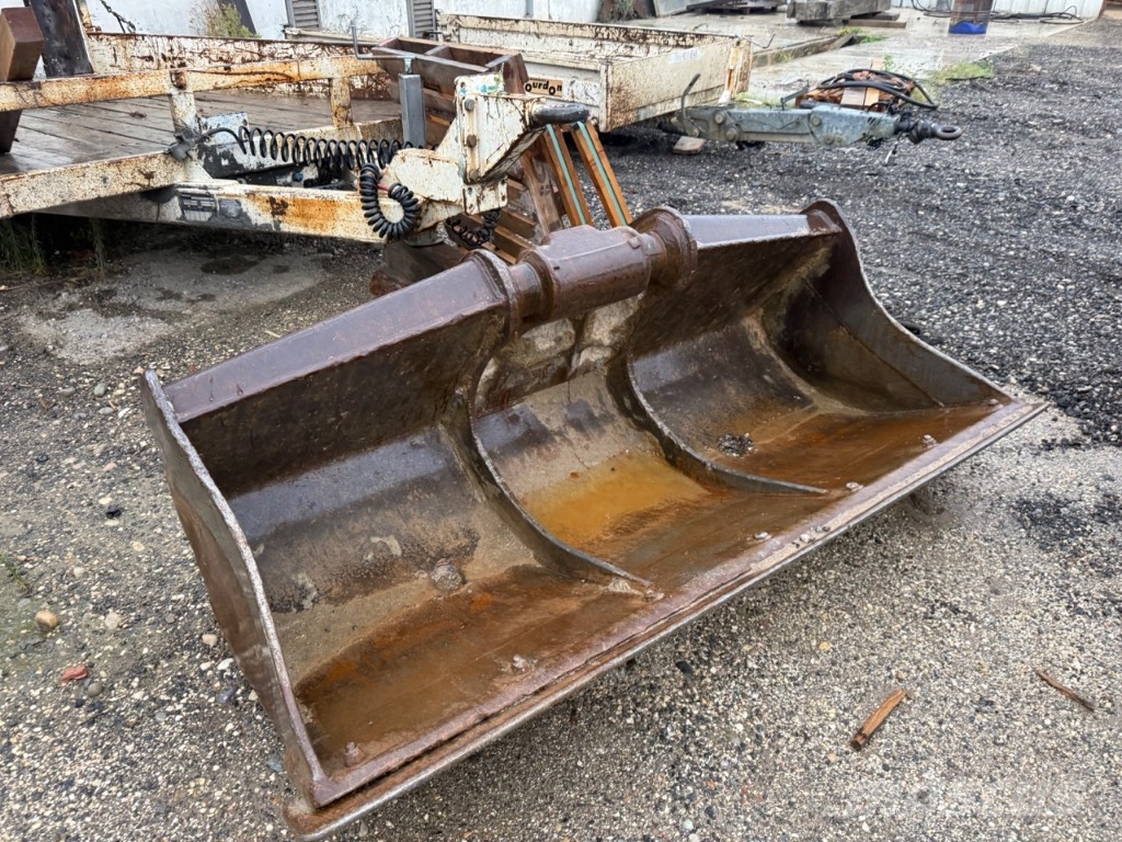 Komatsu PC 240 NLC Εκσκαφείς με ερπύστριες