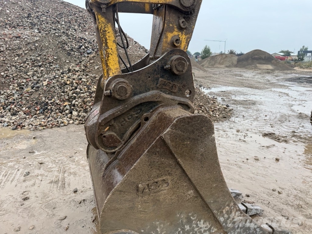Komatsu PC 240 NLC Εκσκαφείς με ερπύστριες