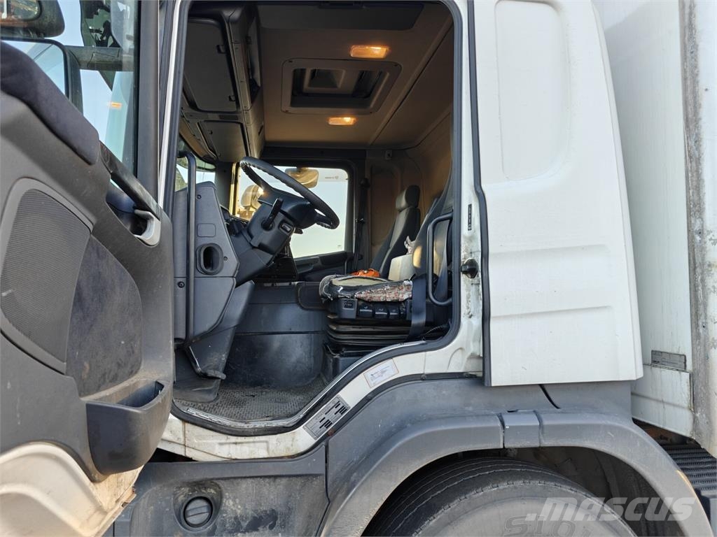 Scania P 230 탑차 트럭