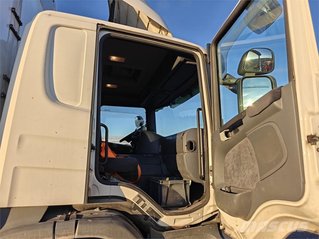 Scania P 230 탑차 트럭
