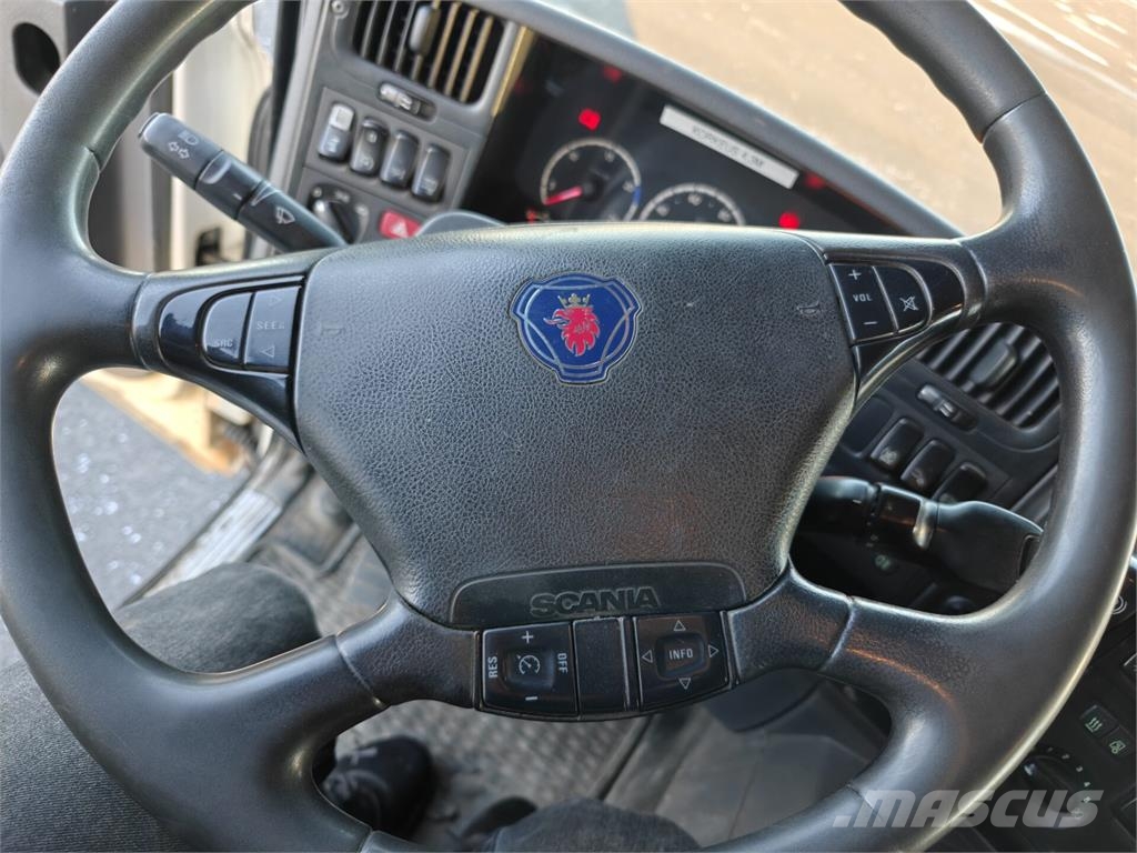 Scania P 230 탑차 트럭
