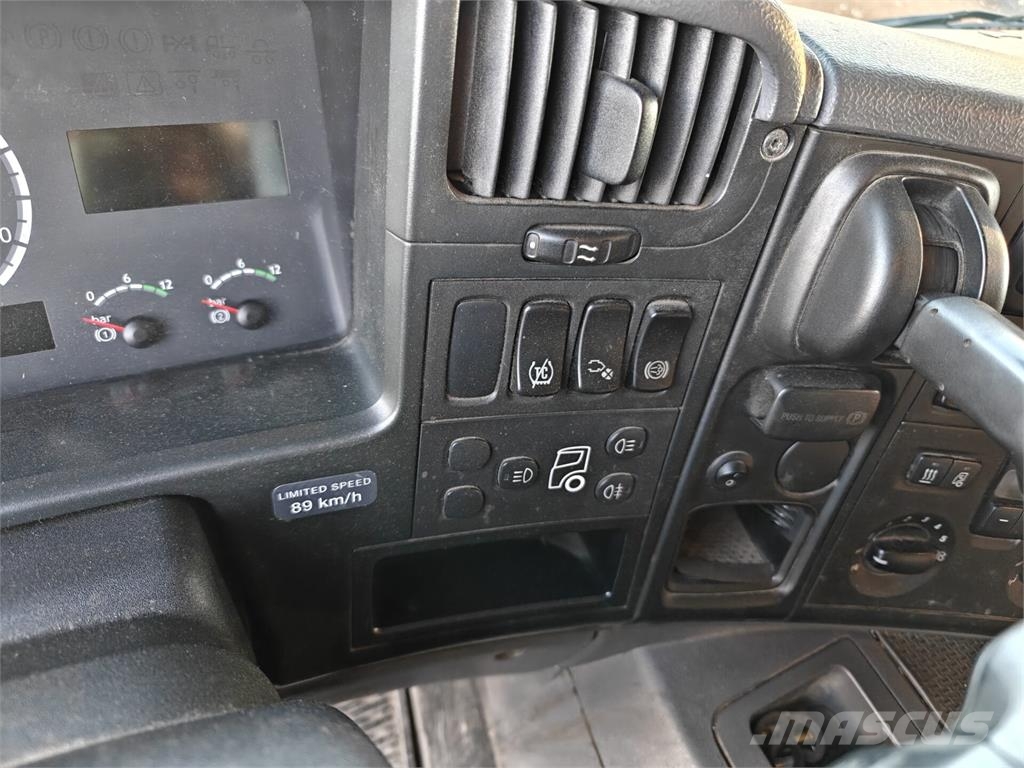 Scania P 230 탑차 트럭