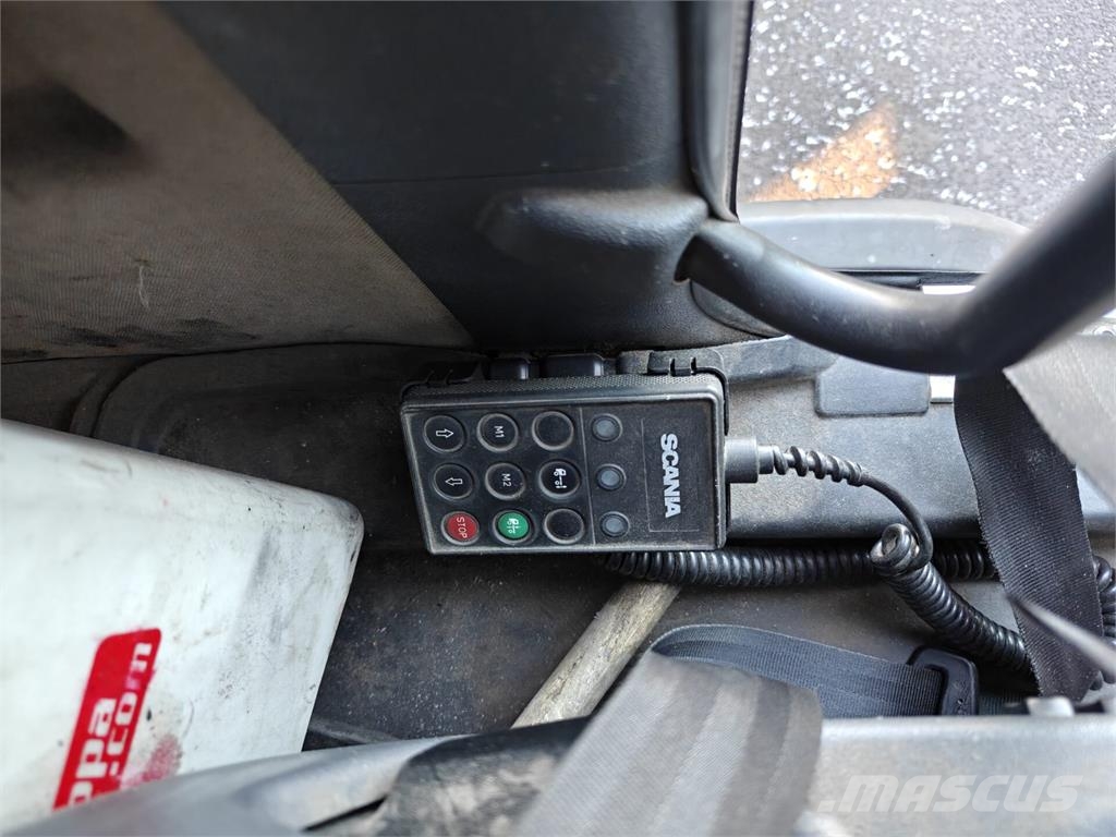 Scania P 230 탑차 트럭