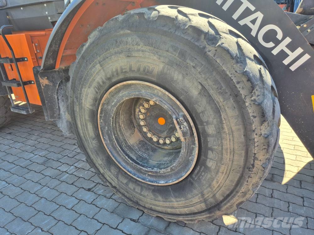 Hitachi ZW 220-7 Iekrāvēji uz riteņiem