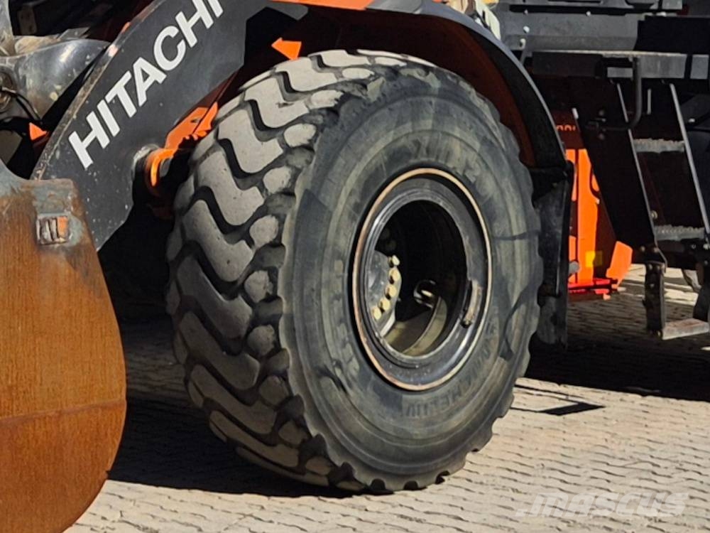 Hitachi ZW 220-7 Iekrāvēji uz riteņiem