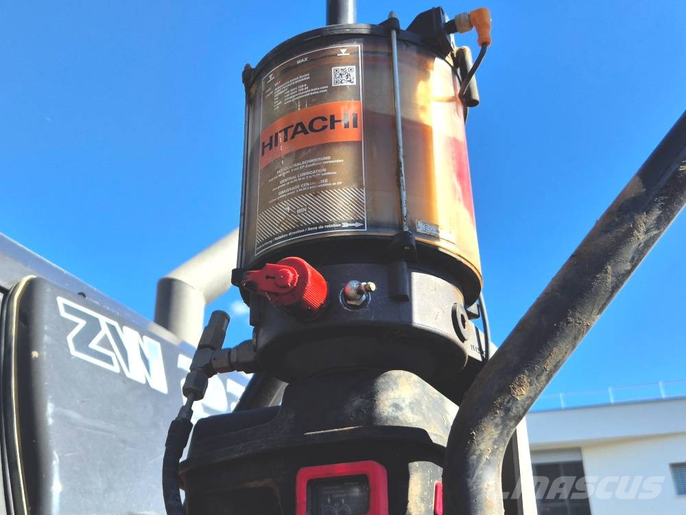 Hitachi ZW 220-7 Iekrāvēji uz riteņiem