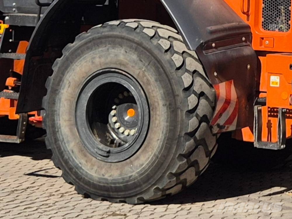 Hitachi ZW 220-7 Iekrāvēji uz riteņiem