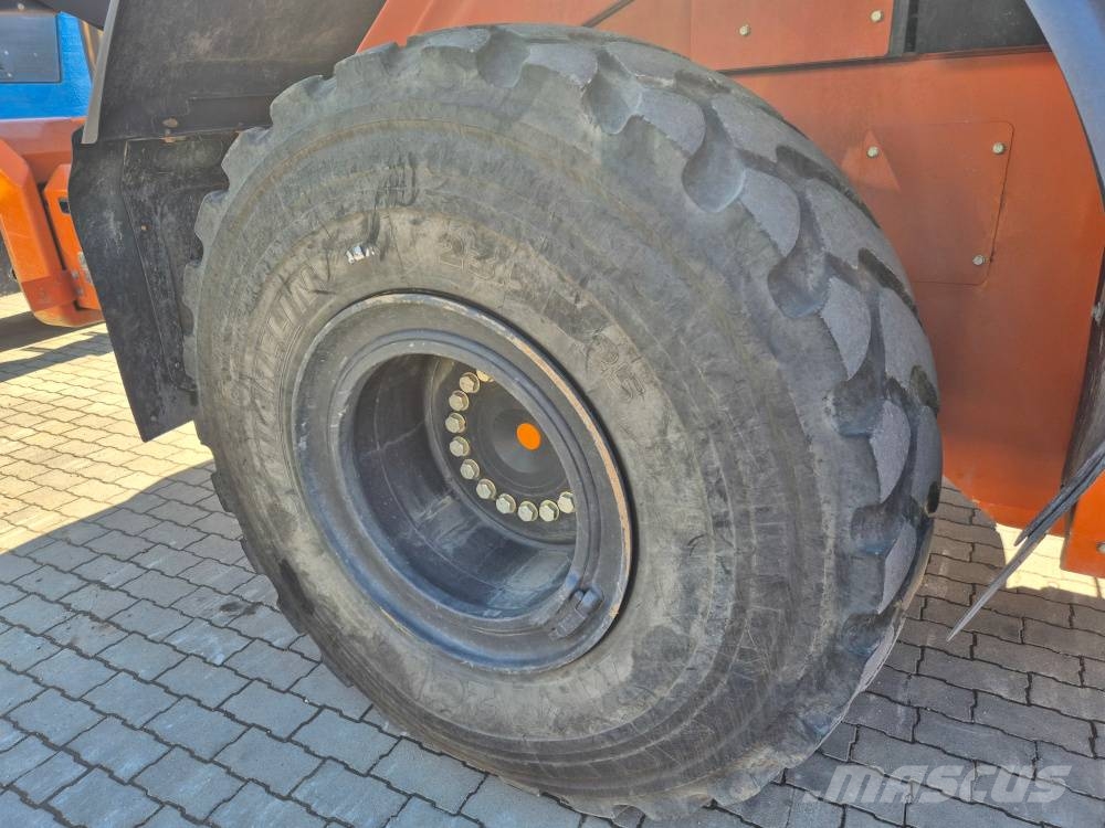 Hitachi ZW 220-7 Iekrāvēji uz riteņiem