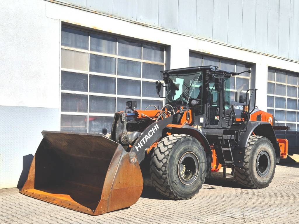 Hitachi ZW 220-7 Iekrāvēji uz riteņiem