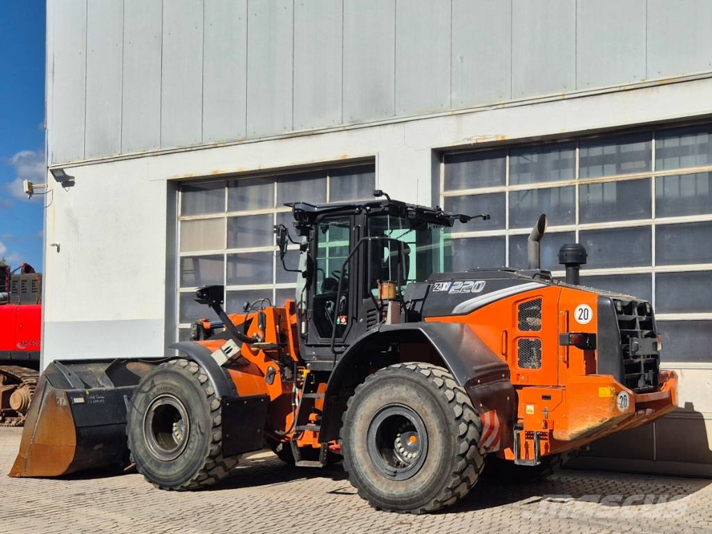 Hitachi ZW 220-7 Iekrāvēji uz riteņiem