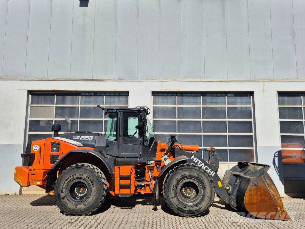 Hitachi ZW 220-7 Iekrāvēji uz riteņiem