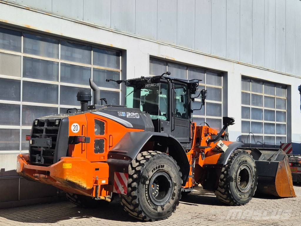 Hitachi ZW 220-7 Iekrāvēji uz riteņiem