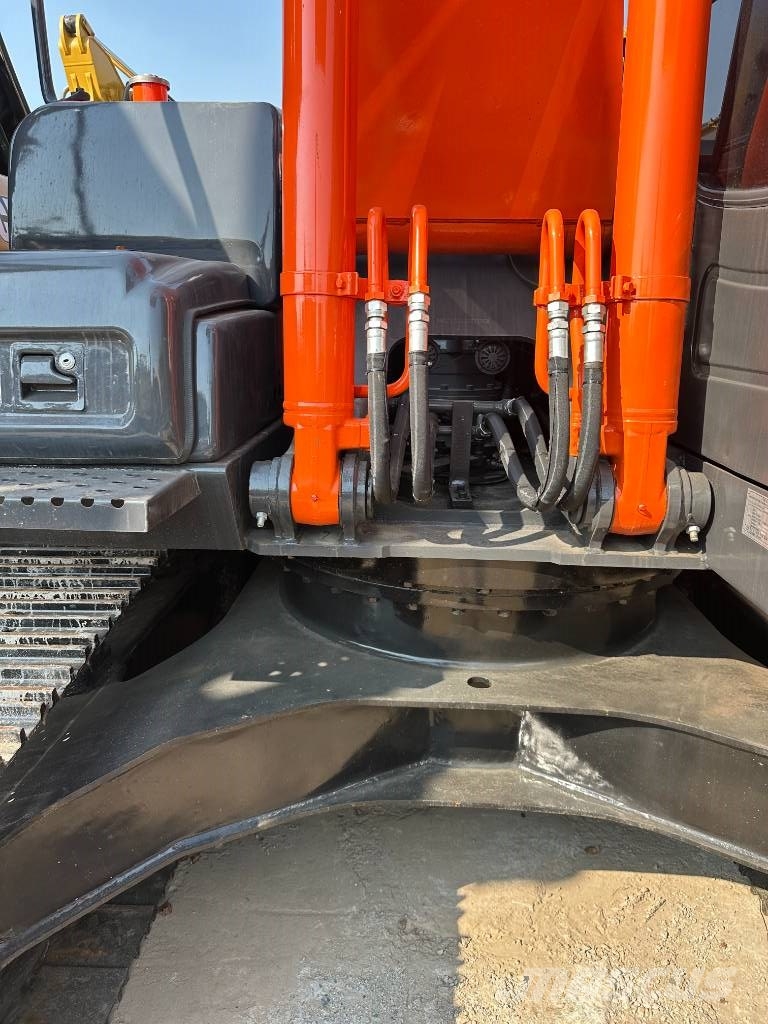 Hitachi ZX 200 Raupenbagger