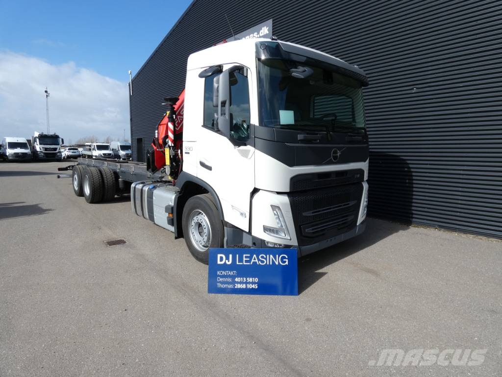 Volvo FM 26.330 Vlakke laadvloer met kraan