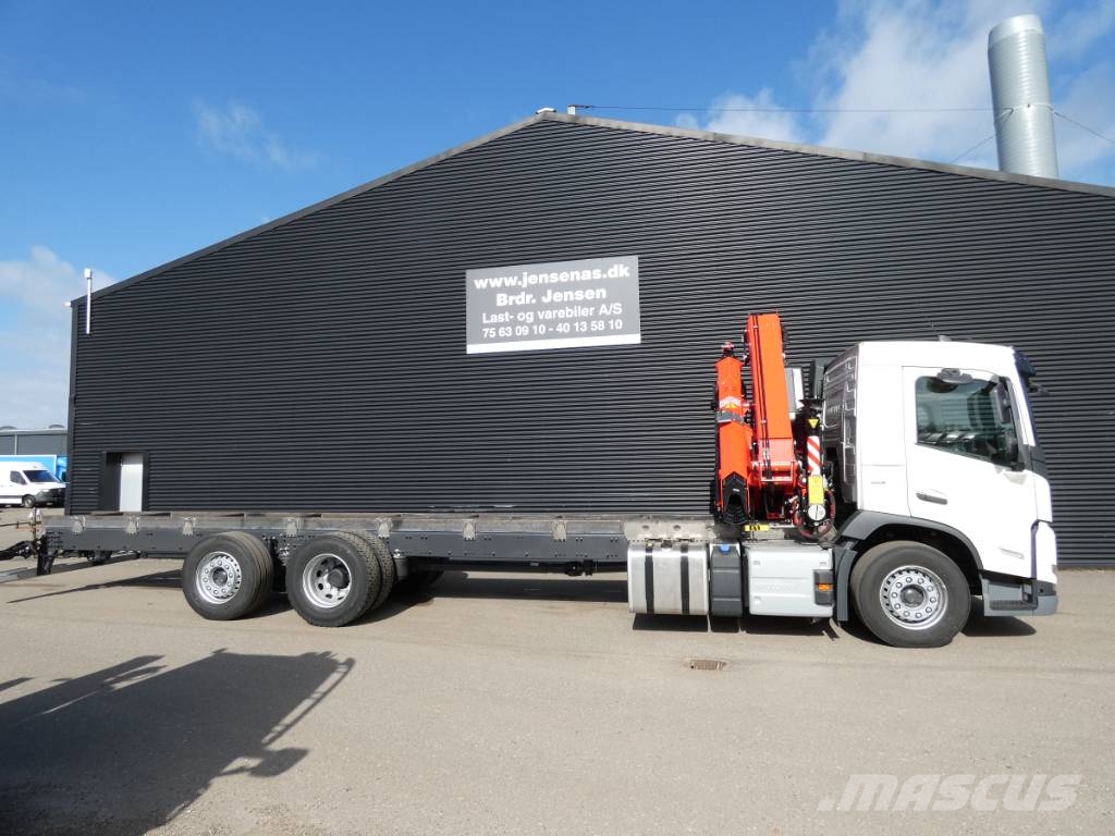 Volvo FM 26.330 Vlakke laadvloer met kraan