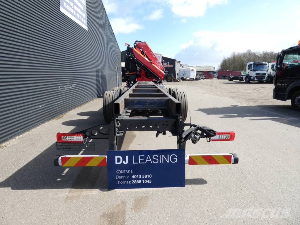Volvo FM 26.330 Vlakke laadvloer met kraan