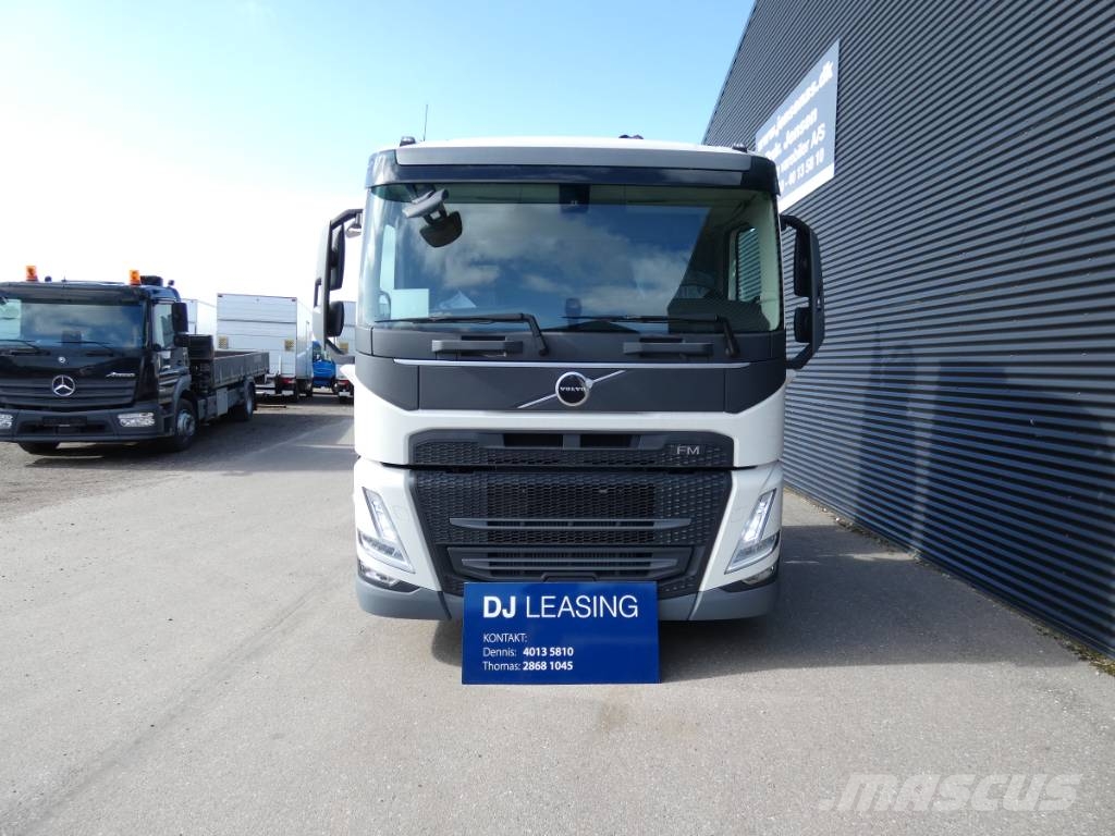 Volvo FM 26.330 Vlakke laadvloer met kraan