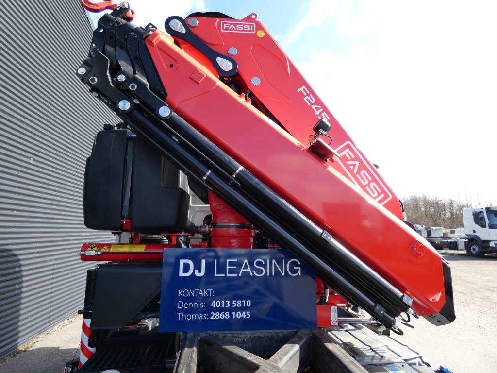 Volvo FM 26.330 Vlakke laadvloer met kraan