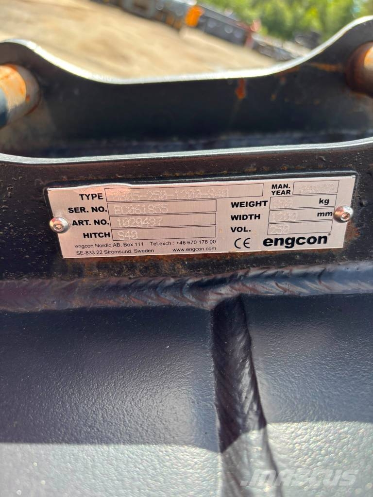 Engcon Tilt Luiskakauha 1200mm / 250L S40 Cucharones