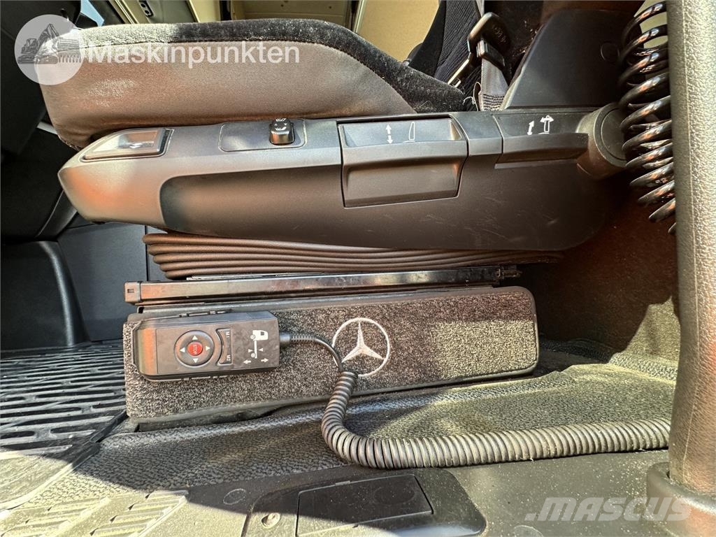 Mercedes-Benz 963-0-C Sattelzugmaschinen