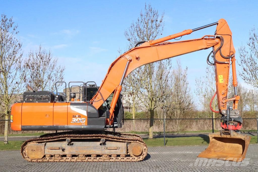 Hitachi ZX300 LC-7 | ROTOTILT | BUCKET Raupenbagger