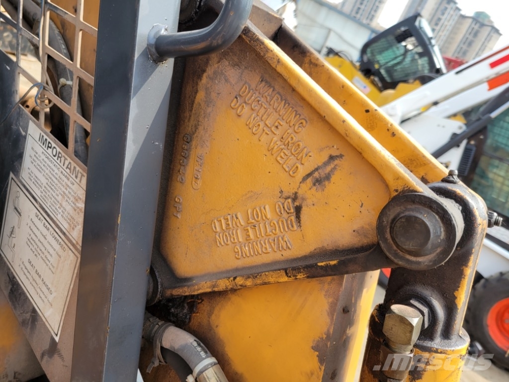 CASE 1845 C Kompaktlader