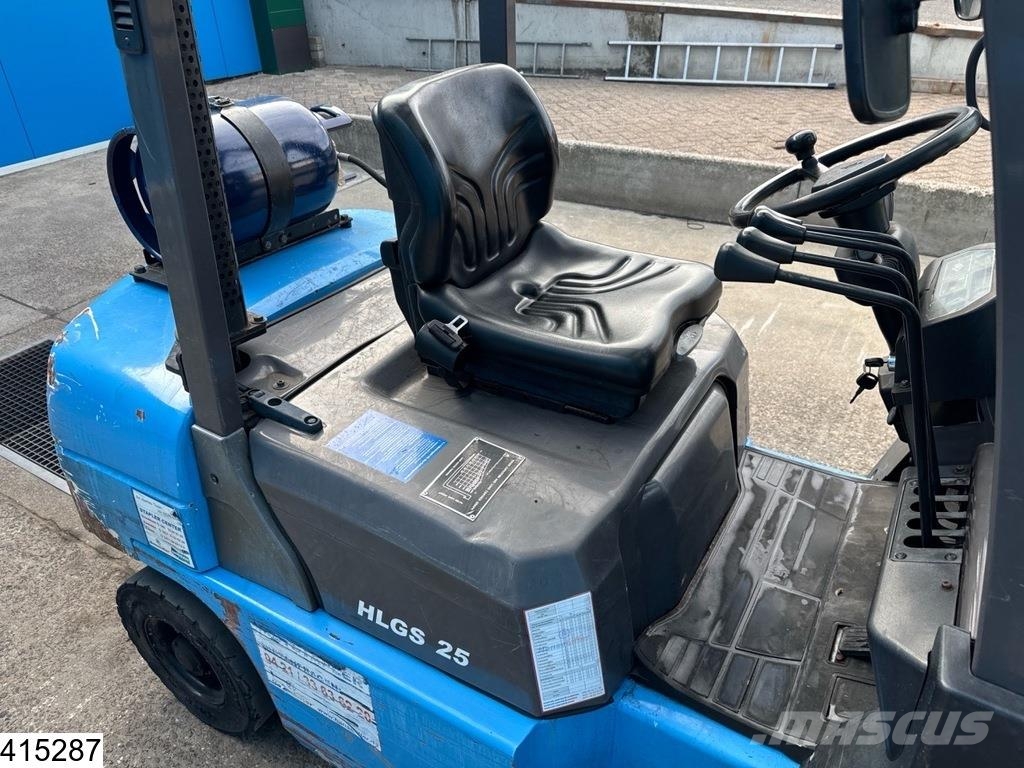 Hanselifter HLGS25 Nestekaasutrukit