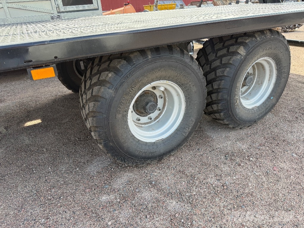 Palmse Trailer 3800 balvagn med hydraulisk sidor Remolques para pacas