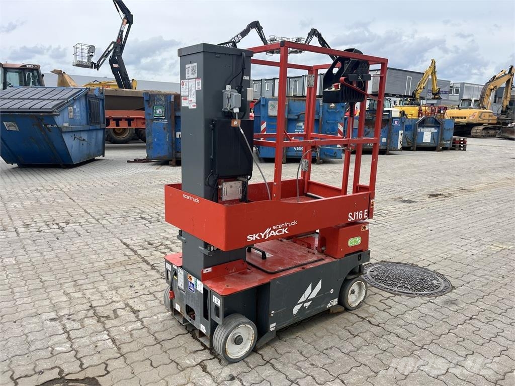 SkyJack SJ16 E Used Personnel lifts and access elevators