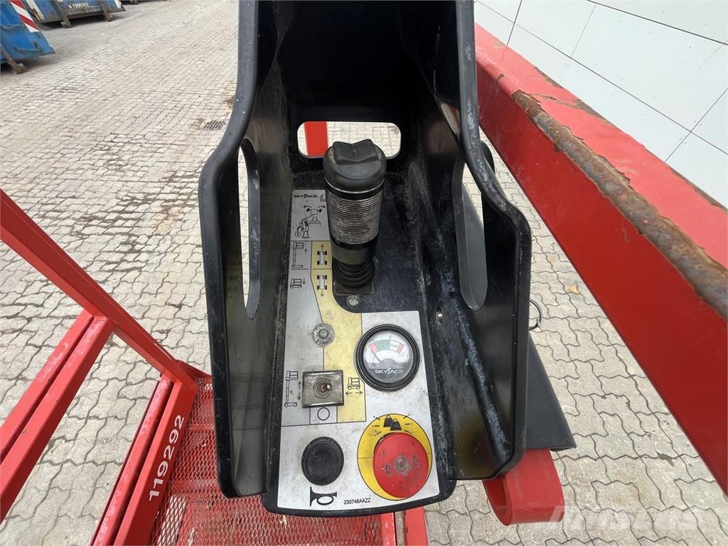 SkyJack SJ16 E Used Personnel lifts and access elevators