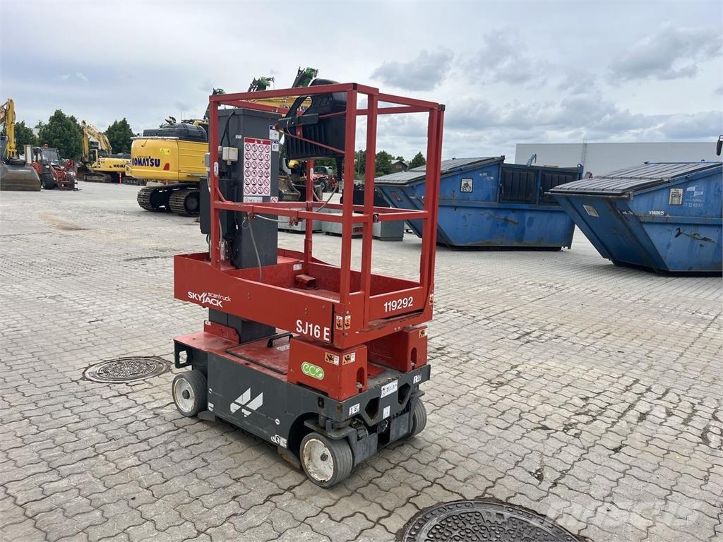 SkyJack SJ16 E Used Personnel lifts and access elevators