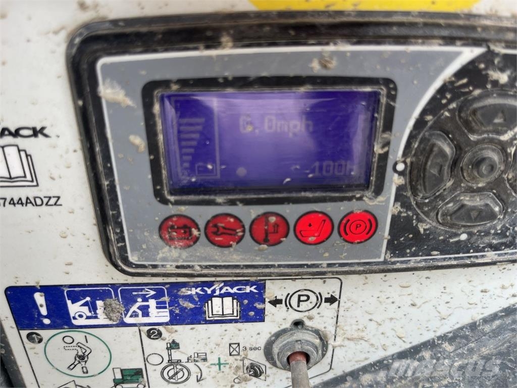 SkyJack SJ16 E Used Personnel lifts and access elevators