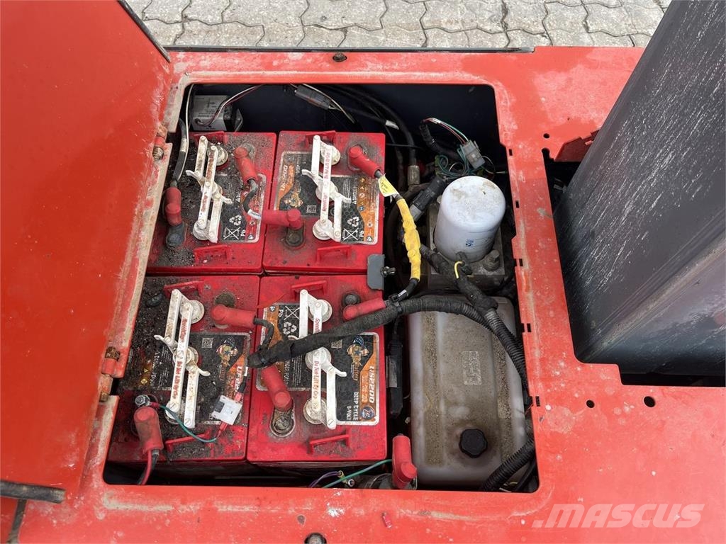 SkyJack SJ16 E Used Personnel lifts and access elevators