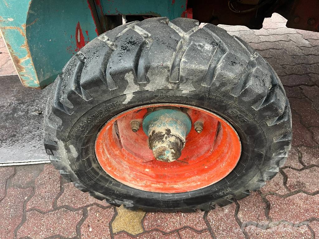 Manitou MC25N 2WD V-4119 IO Камиони за херавни местности