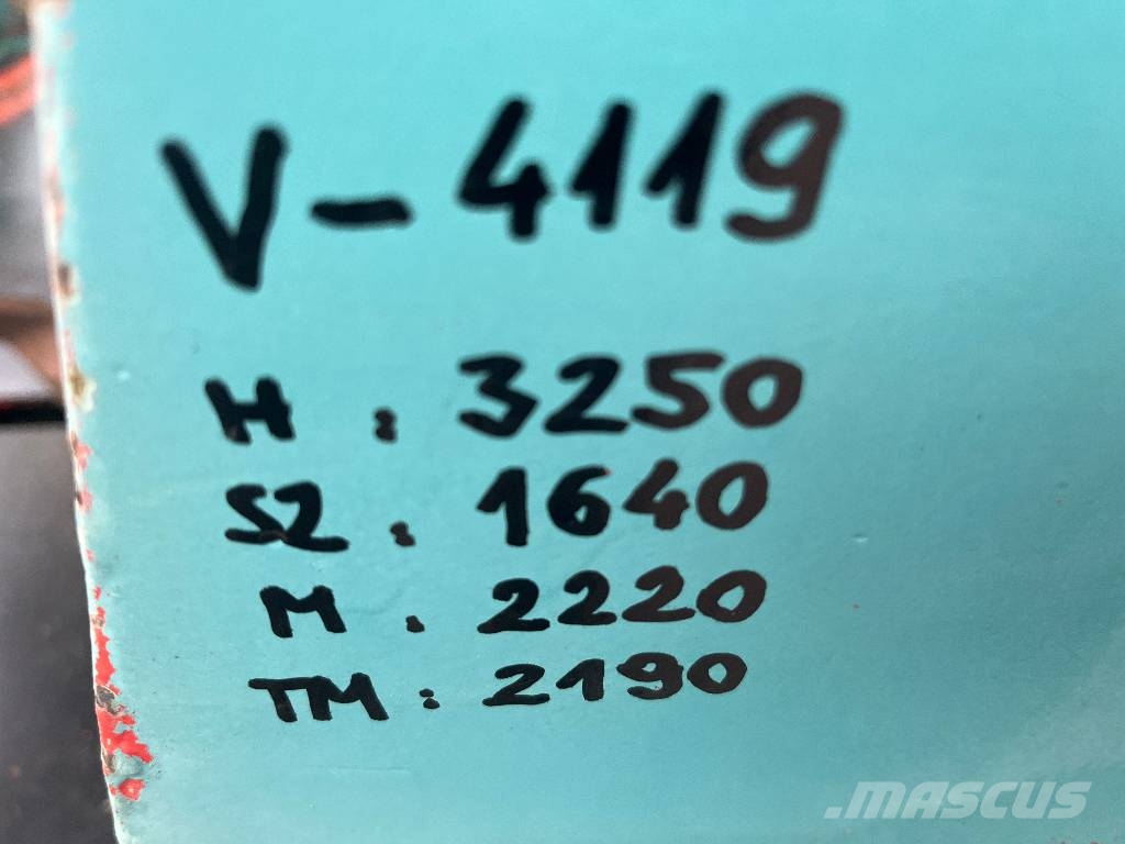 Manitou MC25N 2WD V-4119 IO Камиони за херавни местности