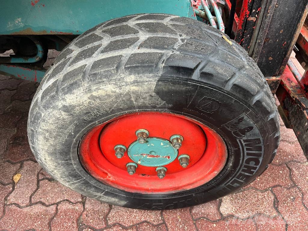 Manitou MC25N 2WD V-4119 IO Камиони за херавни местности