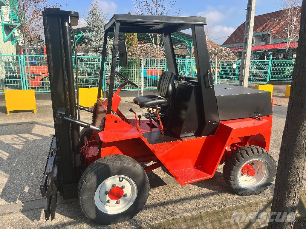 Manitou MC25N 2WD V-4119 IO Камиони за херавни местности