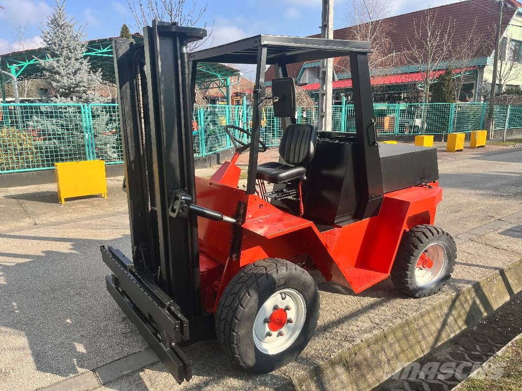 Manitou MC25N 2WD V-4119 IO Камиони за херавни местности