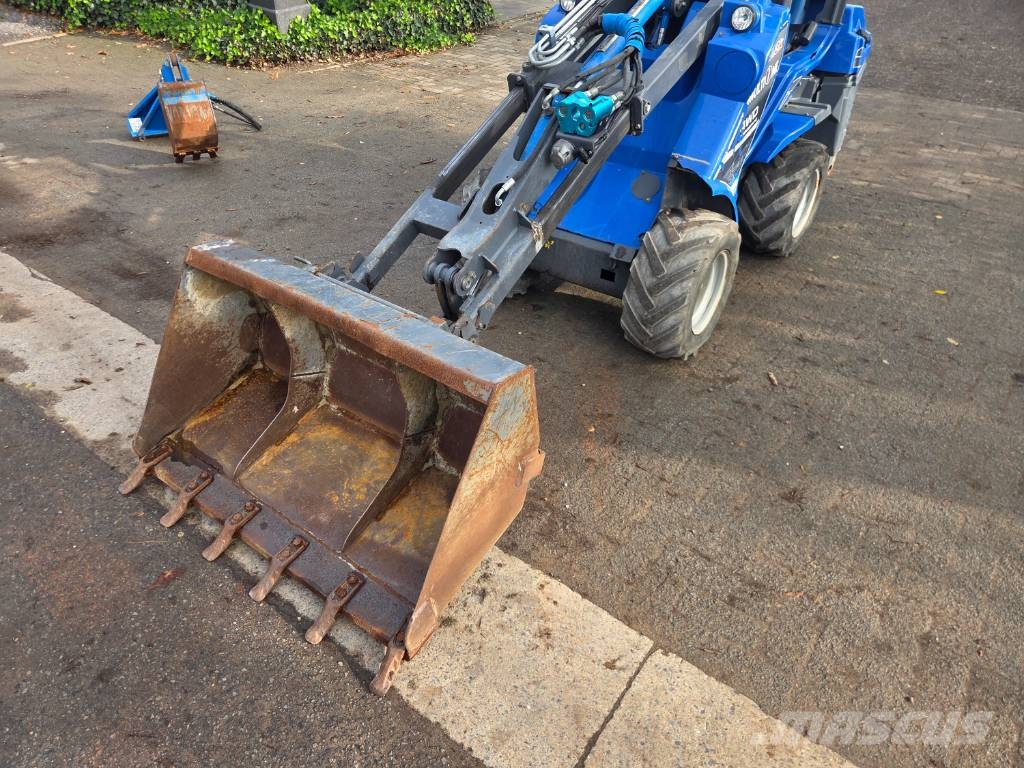 Multione 5.3K 4WD لوادر متعددة الأغراض