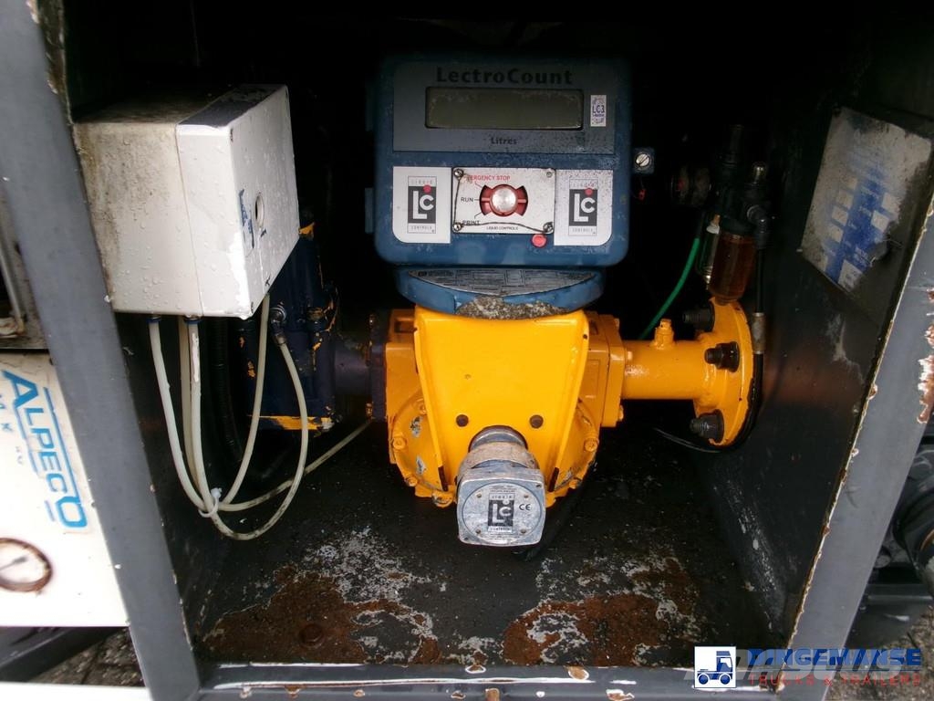 Volvo FL 240 4x2 RHD fuel tank 13 m3 / 4 comp Camiones cisternas
