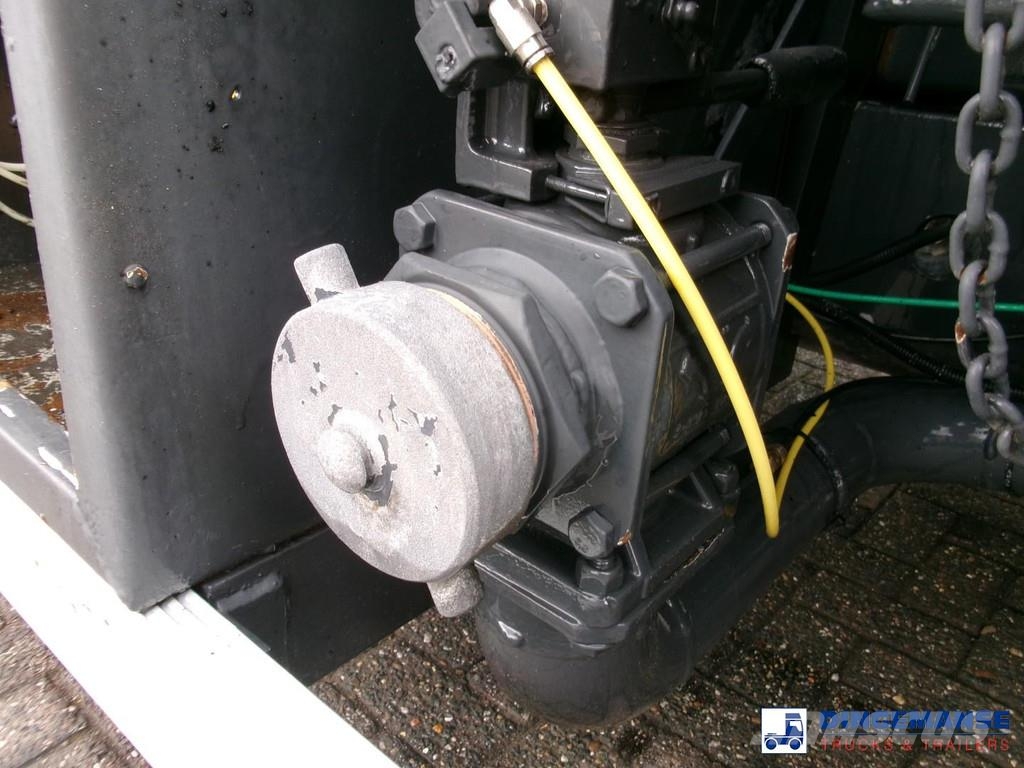 Volvo FL 240 4x2 RHD fuel tank 13 m3 / 4 comp Camiones cisternas