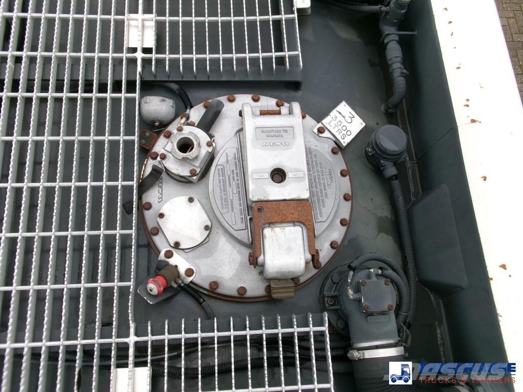Volvo FL 240 4x2 RHD fuel tank 13 m3 / 4 comp Camiones cisternas