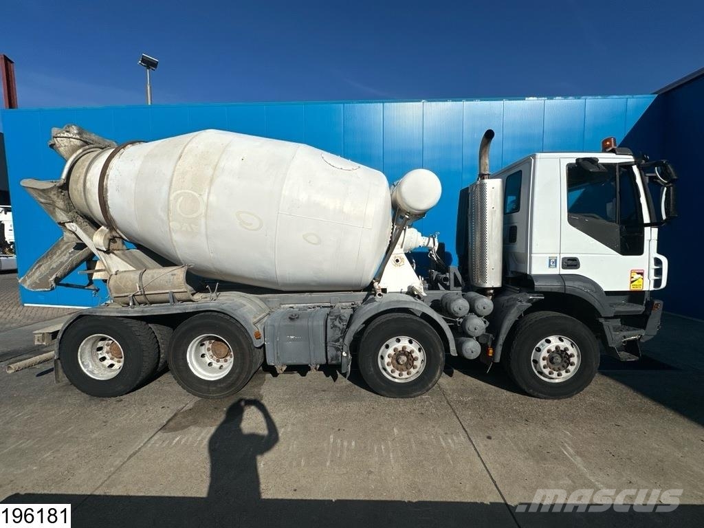 Iveco Trakker 410 8x4, Baruval 9m3, Manual transmission Betonvedēji