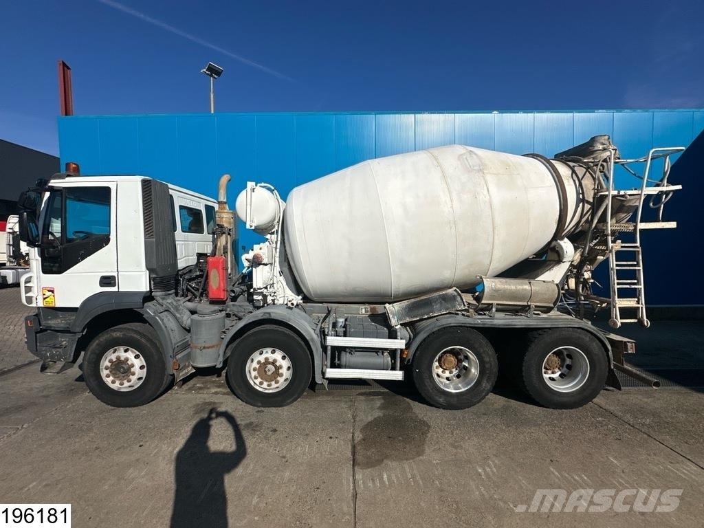 Iveco Trakker 410 8x4, Baruval 9m3, Manual transmission Betonvedēji