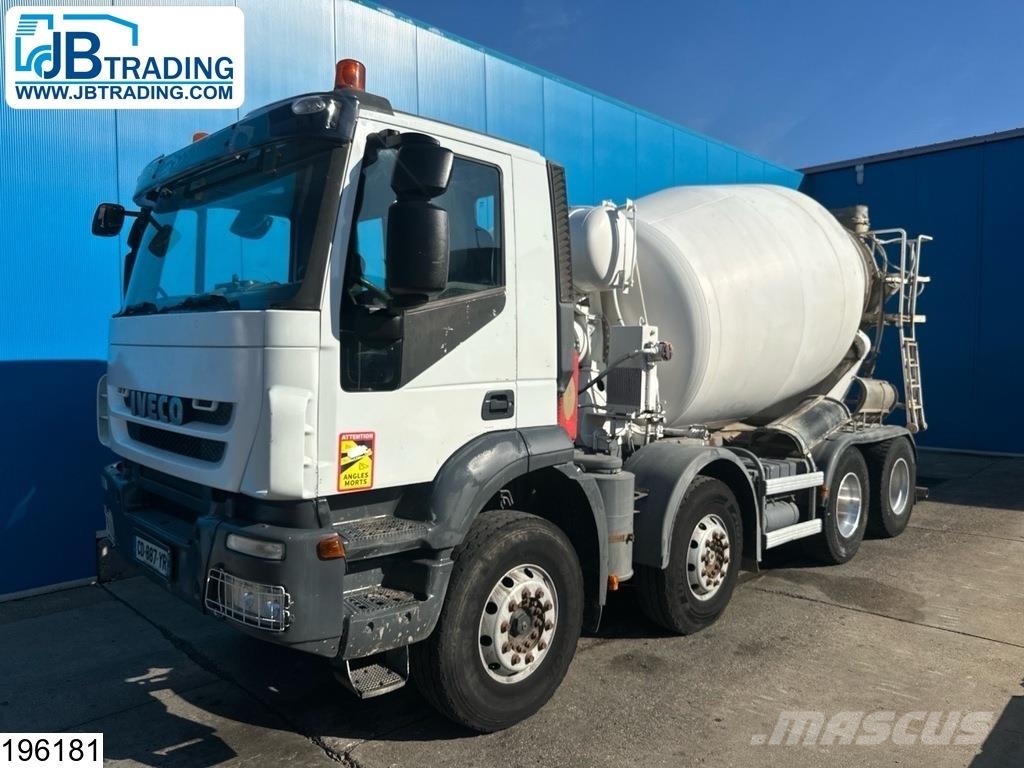 Iveco Trakker 410 8x4, Baruval 9m3, Manual transmission Betonvedēji